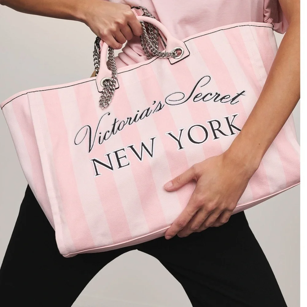 NWT VS Victoria’s Secret Fashion Show 2025 NYC Exclusive Chain Tote Pink Stripe